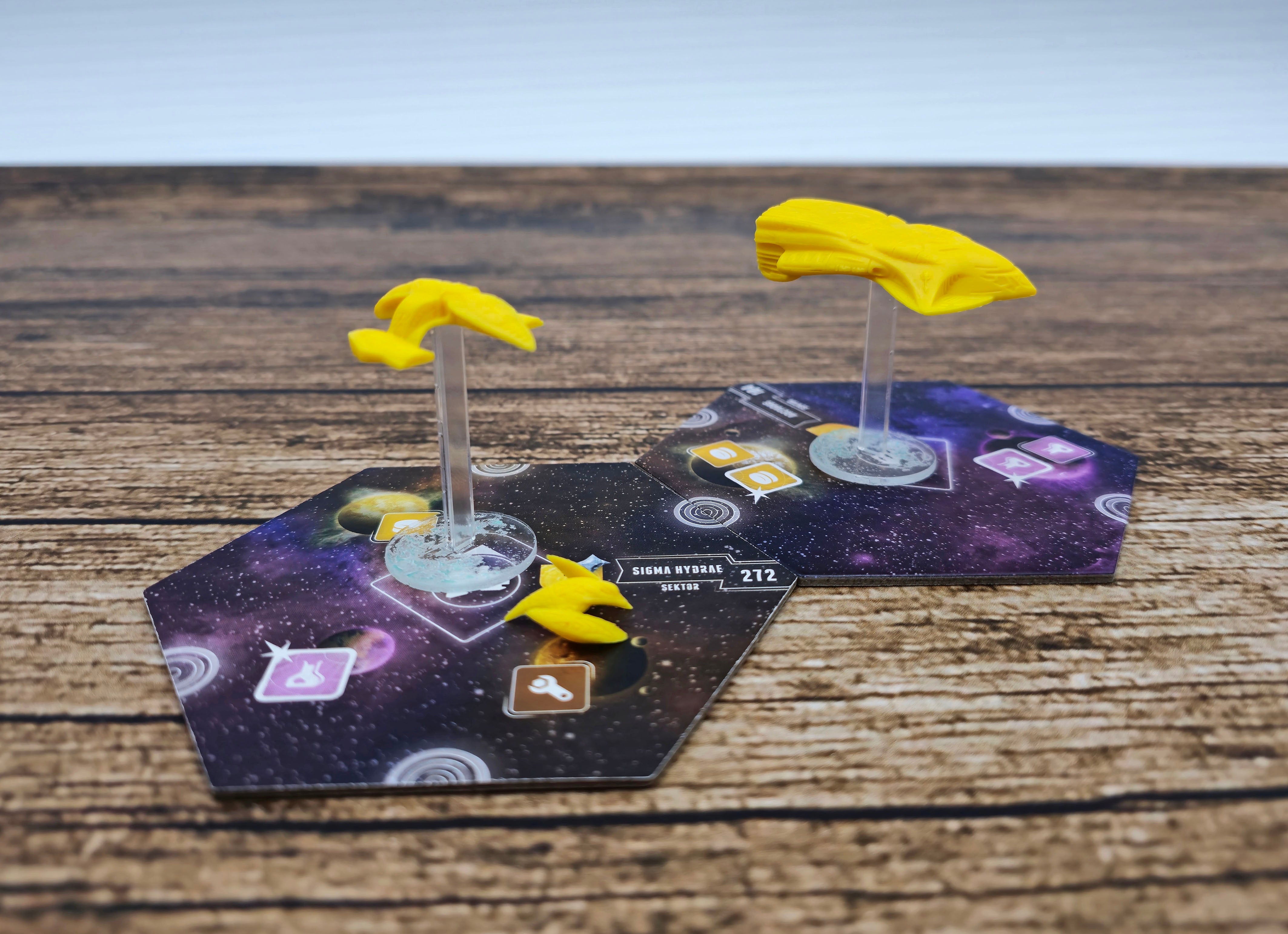 Acrylstandee für Eclipse 2. Dawn / Ship Stands for Eclipse 2. Dawn