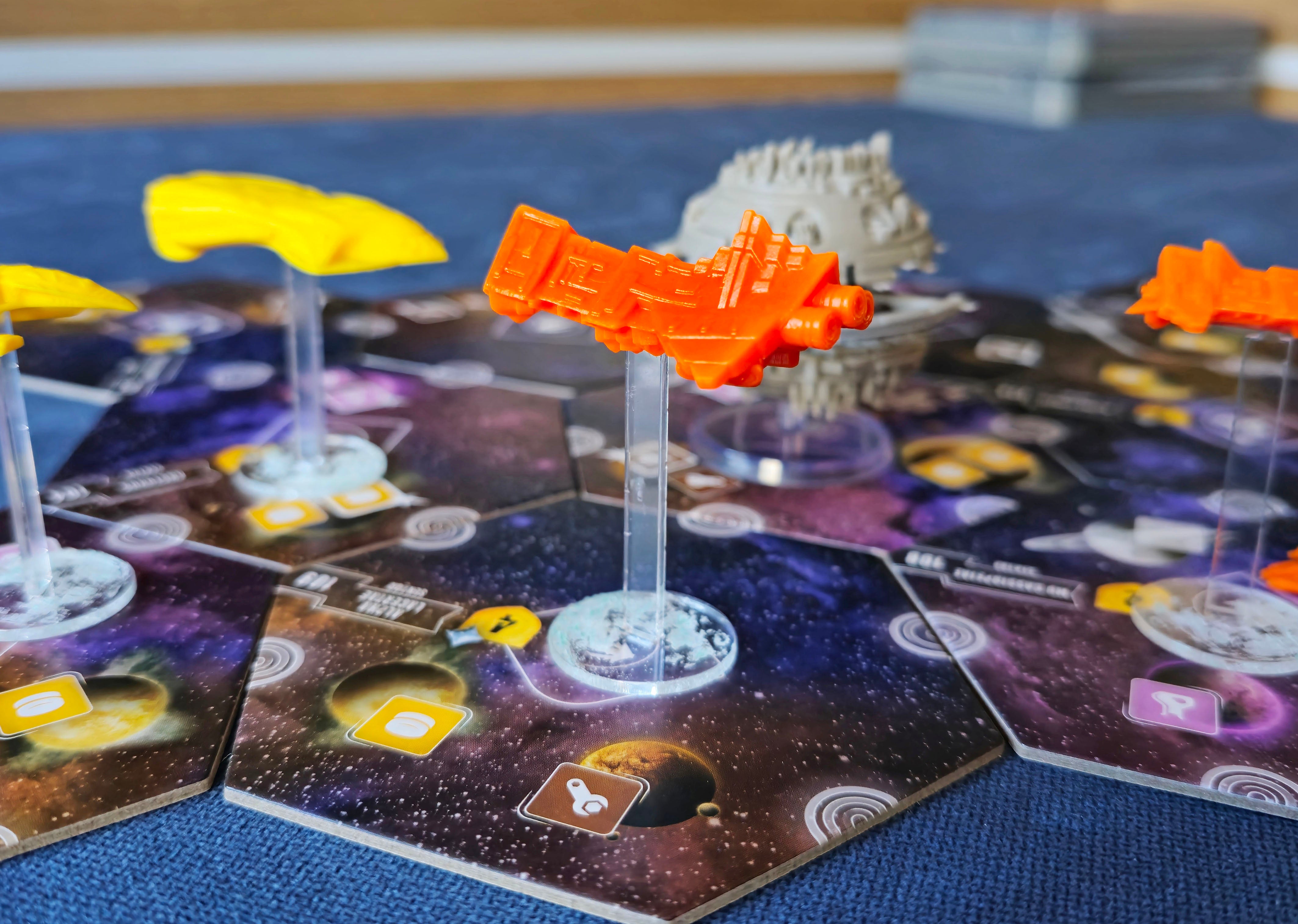 Acrylstandee für Eclipse 2. Dawn / Ship Stands for Eclipse 2. Dawn